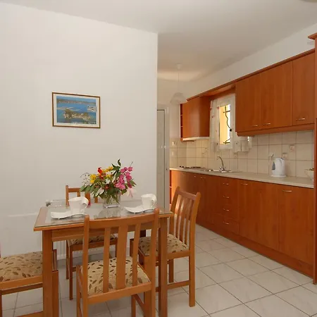 Tzanetos Appartement *